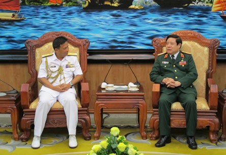 Đại tướng Phùng Quang Thanh tiếp Chuẩn Đô đốc Haji Mohd Hanifah